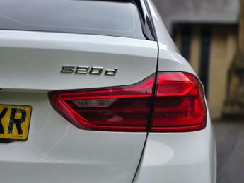 BMW 5 SERIES 2.0 520d xDrive M Sport Auto 4WD 5dr