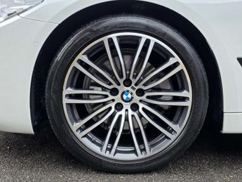 BMW 5 SERIES 2.0 520d xDrive M Sport Auto 4WD 5dr