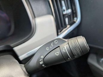 Volvo V90 Cross Country 2.0 B6 MHEV Estate 5dr Petrol Hybrid Auto AWD Euro 6 (s/s) (300 