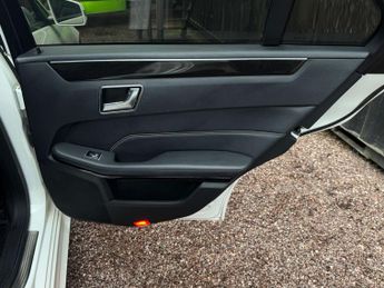 MERCEDES-BENZ E-CLASS 3.0 E350 AMG Sport Bluetec Auto 4dr