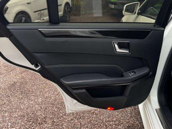 MERCEDES-BENZ E-CLASS 3.0 E350 AMG Sport Bluetec Auto 4dr