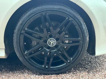 MERCEDES-BENZ E-CLASS 3.0 E350 AMG Sport Bluetec Auto 4dr