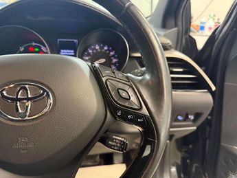 TOYOTA C-HR 1.8 C-HR Design HEV CVT 5dr