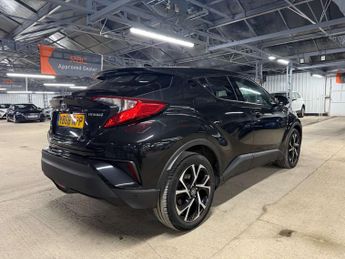 TOYOTA C-HR 1.8 C-HR Design HEV CVT 5dr