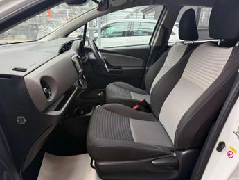 TOYOTA YARIS 1.5 Yaris Icon Tech VVT-i HEV CVT 5dr