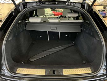 LAND ROVER RANGE ROVER VELAR 2.0 Range Rover Velar R-Dynamic SE D240 Auto 4WD 5dr