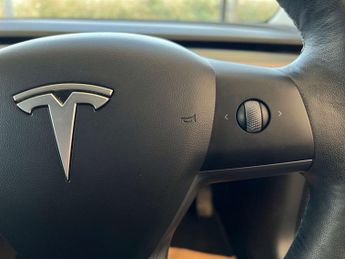 TESLA MODEL 3 Model 3 Long Range AWD 4WD 4dr