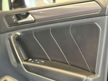 Volkswagen TIGUAN 2.0 Tiguan R-Line TDI Semi-Auto 5dr