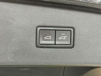 Volkswagen TIGUAN 2.0 Tiguan R-Line TDI Semi-Auto 5dr