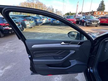 VOLKSWAGEN PASSAT 1.4 Passat GTe Semi-Auto 4dr