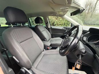 VOLKSWAGEN TIGUAN 2.0 Tiguan SE Nav TDI BlueMotion Technology Semi-Auto 5dr