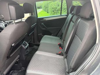 VOLKSWAGEN TIGUAN 2.0 Tiguan SE Nav TDI BlueMotion Technology Semi-Auto 5dr