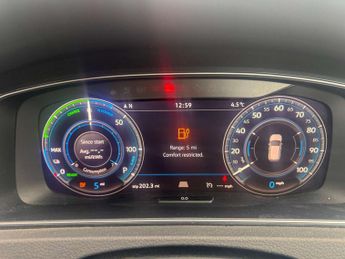 VOLKSWAGEN GOLF e-Golf 5dr