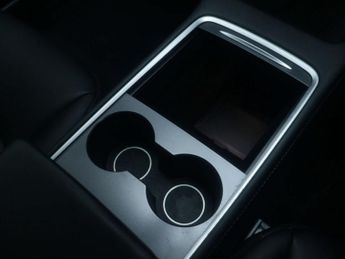 TESLA MODEL 3 Model 3 Standard Range + 4dr