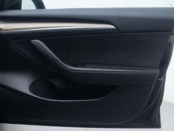 TESLA MODEL 3 Model 3 Standard Range + 4dr