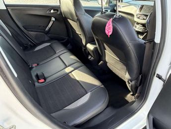 PEUGEOT 2008 1.2 2008 Allure Semi-Auto 5dr