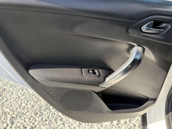 PEUGEOT 2008 1.2 2008 Allure Semi-Auto 5dr