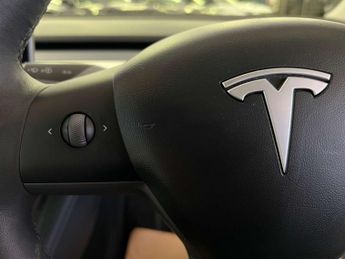 TESLA MODEL 3 Model 3 Long Range AWD 4WD 4dr