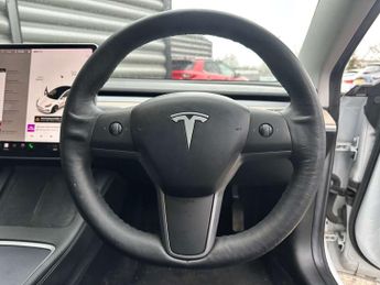 TESLA MODEL 3 Model 3 Standard Range + 4dr