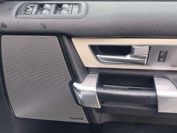 Land Rover DISCOVERY 3.0 Discovery SDV6 Le Landmark Auto 4WD 5dr