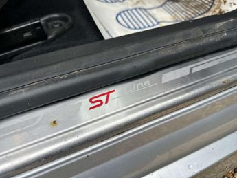 FORD FOCUS 1.5 Fiesta ST-Line Auto 5dr