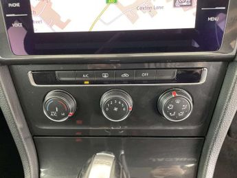 VOLKSWAGEN GOLF 1.6 TDI SE Nav Hatchback 5dr Diesel DSG Euro 6 (s/s) (115 ps)