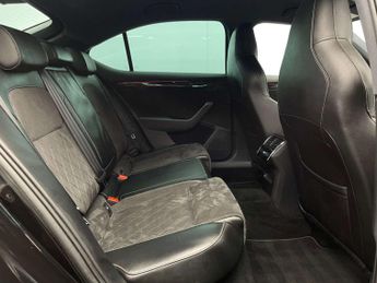 SKODA SUPERB 2.0 Superb Sportline TDI Semi-Auto 5dr