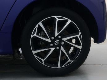 TOYOTA YARIS 1.5 Yaris Design HEV CVT 5dr