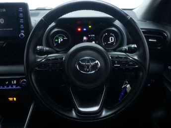 TOYOTA YARIS 1.5 Yaris Design HEV CVT 5dr