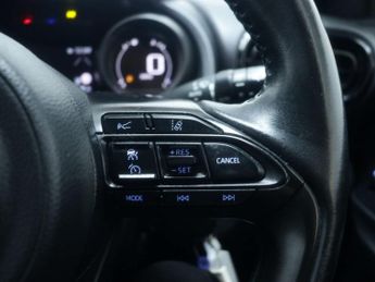 TOYOTA YARIS 1.5 Yaris Design HEV CVT 5dr