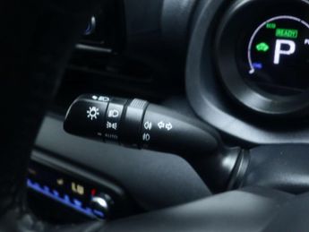 TOYOTA YARIS 1.5 Yaris Design HEV CVT 5dr