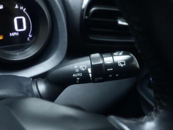 TOYOTA YARIS 1.5 Yaris Design HEV CVT 5dr