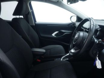 TOYOTA YARIS 1.5 Yaris Design HEV CVT 5dr