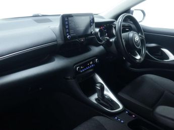 TOYOTA YARIS 1.5 Yaris Design HEV CVT 5dr