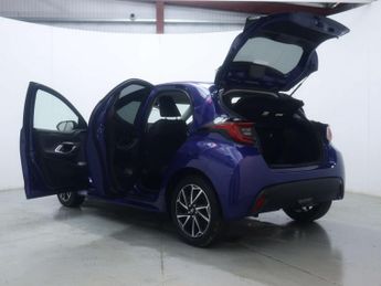 TOYOTA YARIS 1.5 Yaris Design HEV CVT 5dr