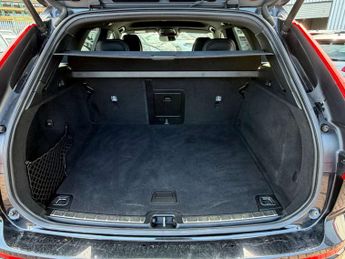 VOLVO XC60 2.0 D4 R-Design SUV 5dr Diesel Auto AWD Euro 6 (s/s) (190 ps)