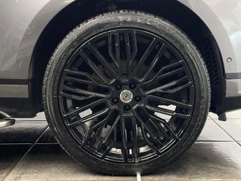 Land Rover RANGE ROVER VELAR 2.0 Range Rover Velar R-Dynamic SE D240 Auto 4WD 5dr