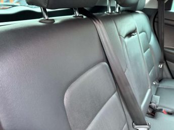 Hyundai TUCSON 1.7 CRDi Blue Drive Sport Edition SUV 5dr Diesel DCT Euro 6 (s/s