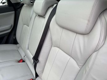 Land Rover RANGE ROVER EVOQUE 2.0 TD4 SE Tech SUV 5dr Diesel Auto 4WD Euro 6 (s/s) (180 ps) 8.