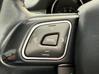 Land Rover RANGE ROVER EVOQUE 2.0 TD4 SE Tech SUV 5dr Diesel Auto 4WD Euro 6 (s/s) (180 ps) 8.