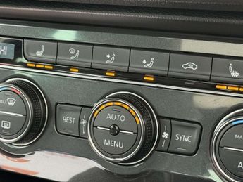 Volkswagen TIGUAN 2.0 TDI BlueMotion Tech R-Line SUV 5dr Diesel DSG 4Motion Euro 6