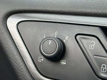 Volkswagen E-GOLF 35.8kWh e-Golf Hatchback 5dr Electric Auto (136 ps)