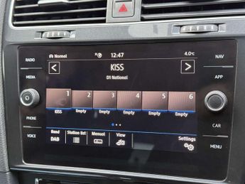 Volkswagen E-GOLF 35.8kWh e-Golf Hatchback 5dr Electric Auto (136 ps)