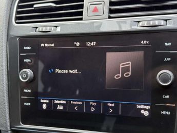 Volkswagen E-GOLF 35.8kWh e-Golf Hatchback 5dr Electric Auto (136 ps)