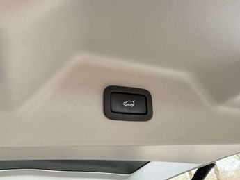 Land Rover RANGE ROVER 4.4 SD V8 Vogue SE SUV 5dr Diesel Auto 4WD Euro 6 (s/s) (339 ps)