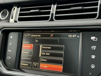 Land Rover RANGE ROVER 4.4 SD V8 Vogue SE SUV 5dr Diesel Auto 4WD Euro 6 (s/s) (339 ps)