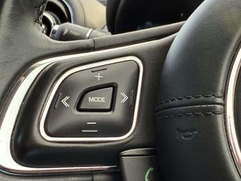 Jaguar XJ 3.0d V6 Premium Luxury Saloon 4dr Diesel Auto Euro 6 (s/s) (300 