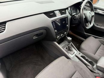 Skoda OCTAVIA 2.0 TDI vRS Hatchback 5dr Diesel DSG Euro 6 (s/s) (184 ps) LOW R