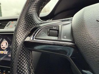 Skoda OCTAVIA 2.0 TDI vRS Hatchback 5dr Diesel DSG Euro 6 (s/s) (184 ps) LOW R