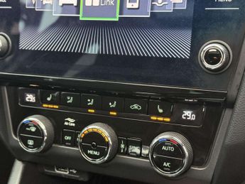 Skoda OCTAVIA 2.0 TDI vRS Hatchback 5dr Diesel DSG Euro 6 (s/s) (184 ps) LOW R